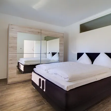 Lagovida Kapitänskajüte C Am Störmthaler * Grosspoesna