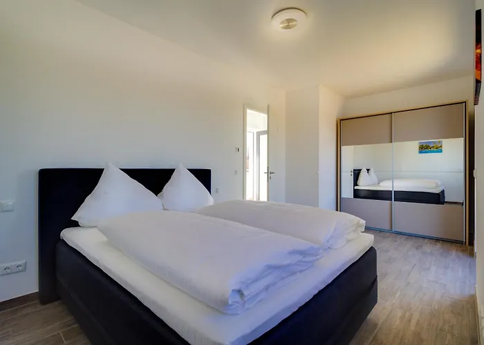 Lagovida Kapitaenskajuete C Am Stoermthaler غروسبونسنا