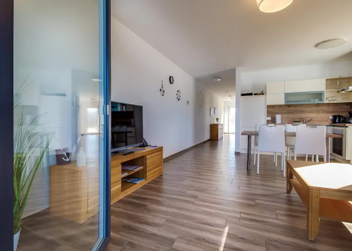 Lagovida Kapitaenskajuete C Am Stoermthaler