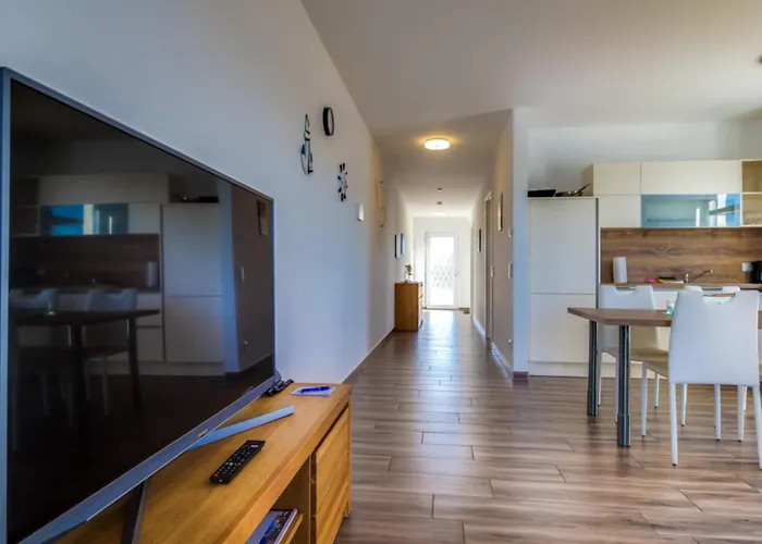 Lagovida Kapitaenskajuete C Am Stoermthaler *